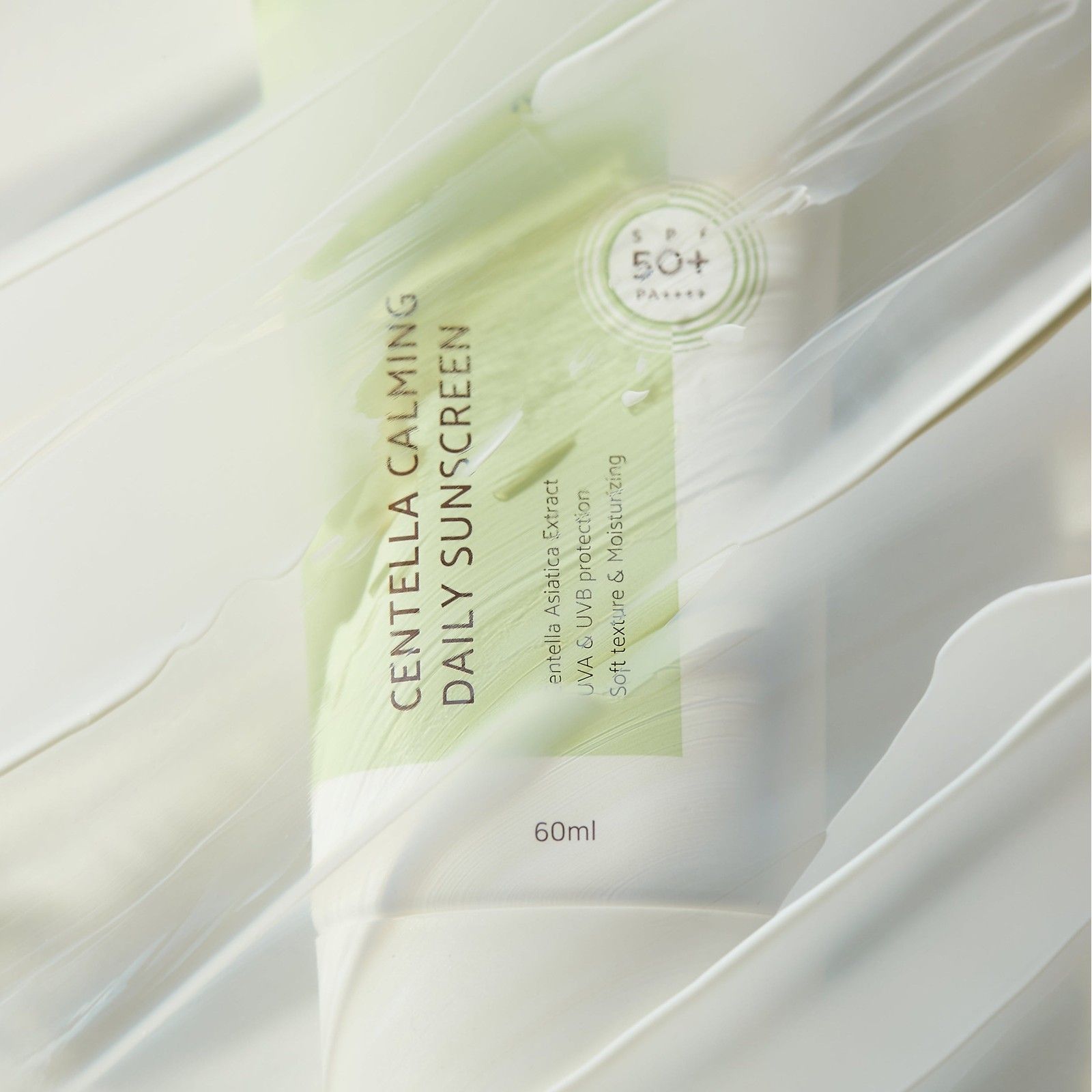 iUNIK Centella Calming Daily Sunscreen, 60ml Tube mit SPF 50+.