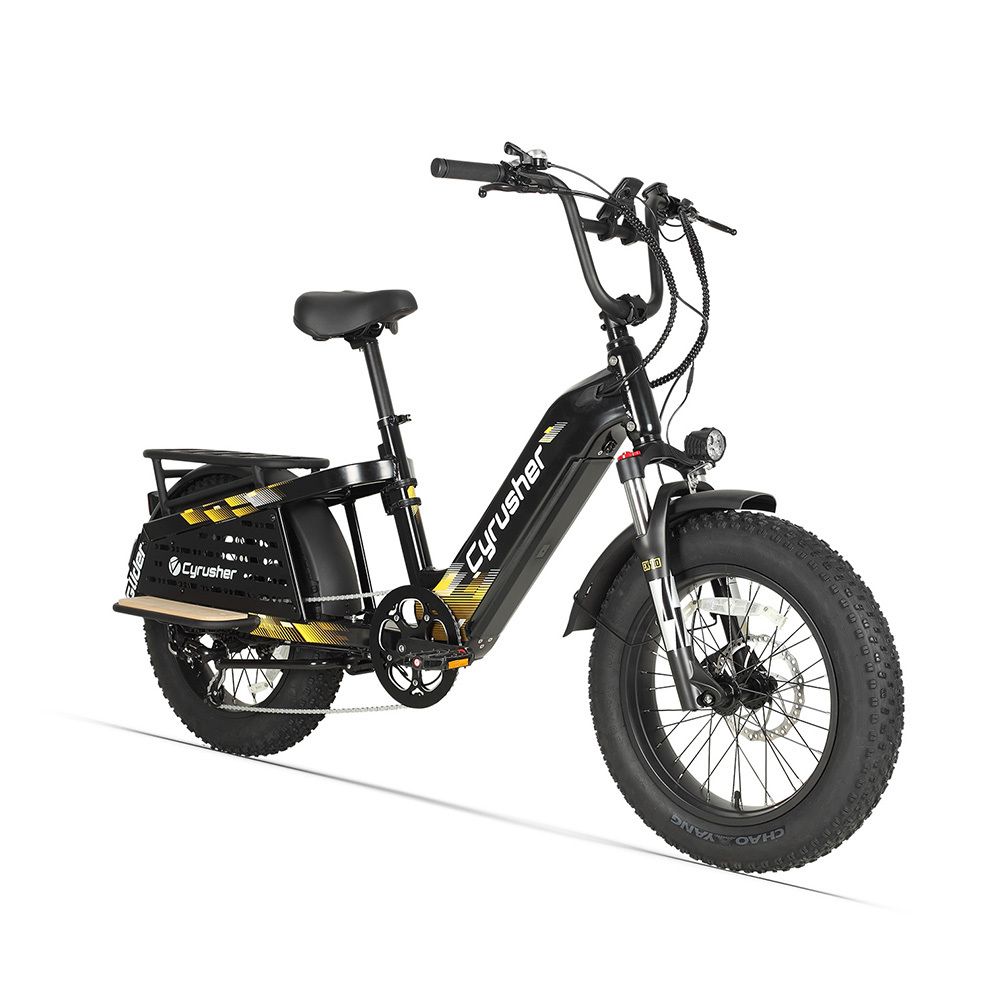 Schwarzes Elektro-Lastenrad mit gelben Akzenten. Frontansicht, dicke Reifen, Gepäckträger und "Cyrusher" Schriftzug.