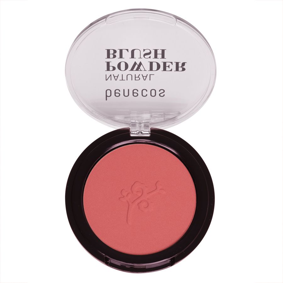 Benecos Natural Compact Blush in Sassy Salmon, geöffnet mit Puder und Prägung.