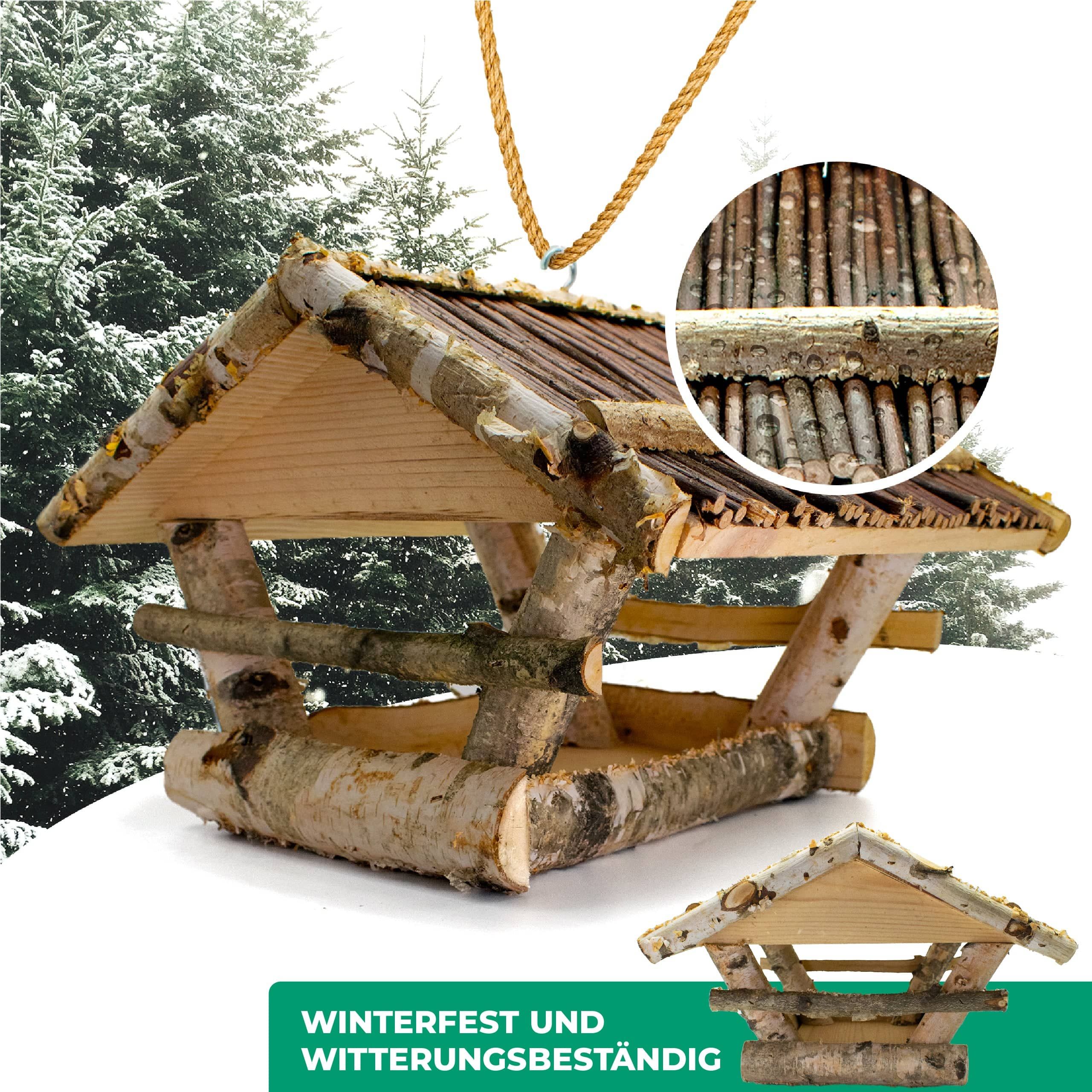 Vogelhaus mit Weidendach. Winterfest und witterungsbeständig. Detailansicht des Daches. Aufhängung aus Seil.