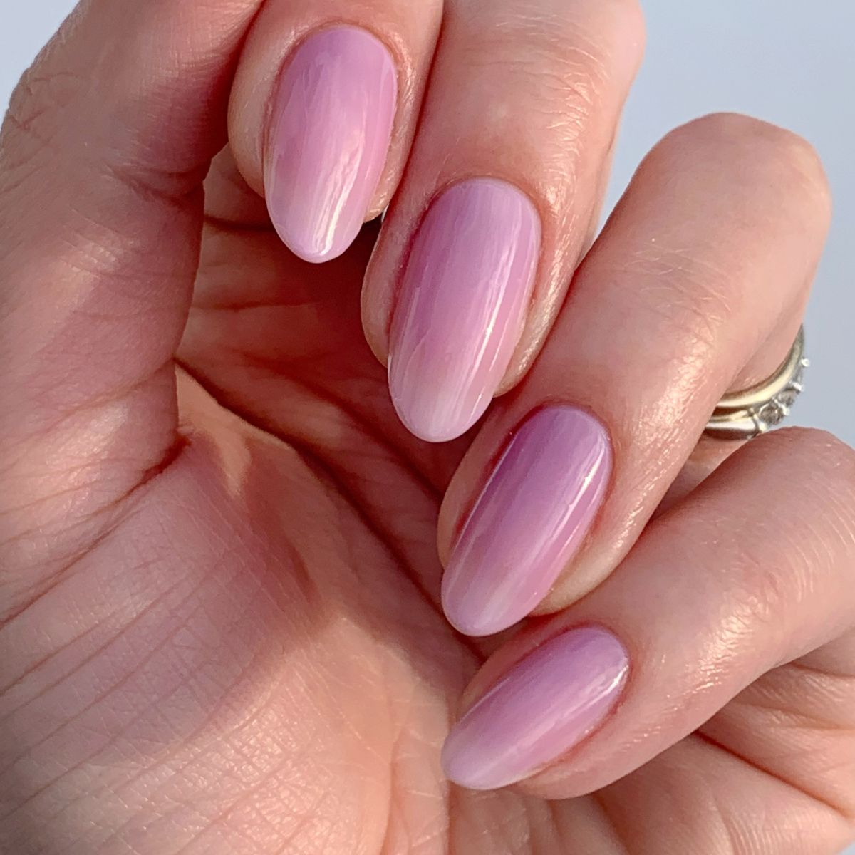 LONDONTOWN kur Nail Veil No.9 stärkende getönte Nagelpflege