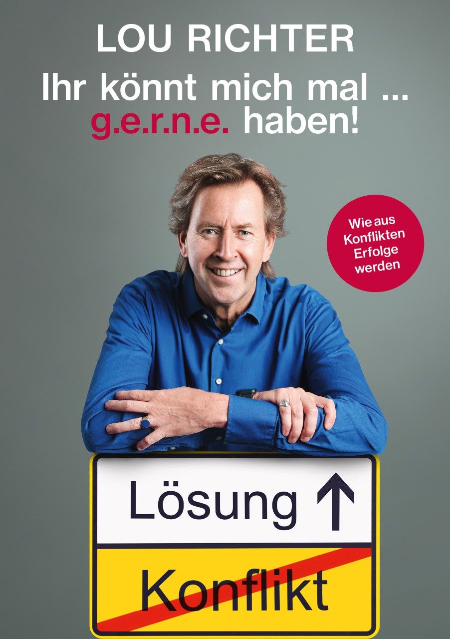 Buchcover mit Lou Richter. Titel: Ihr könnt mich mal ... g.e.r.n.e. haben! Auf rotem Kreis: Wie aus Konflikten Erfolge werden. Gelbes Schild: Lösung, Konflikt.