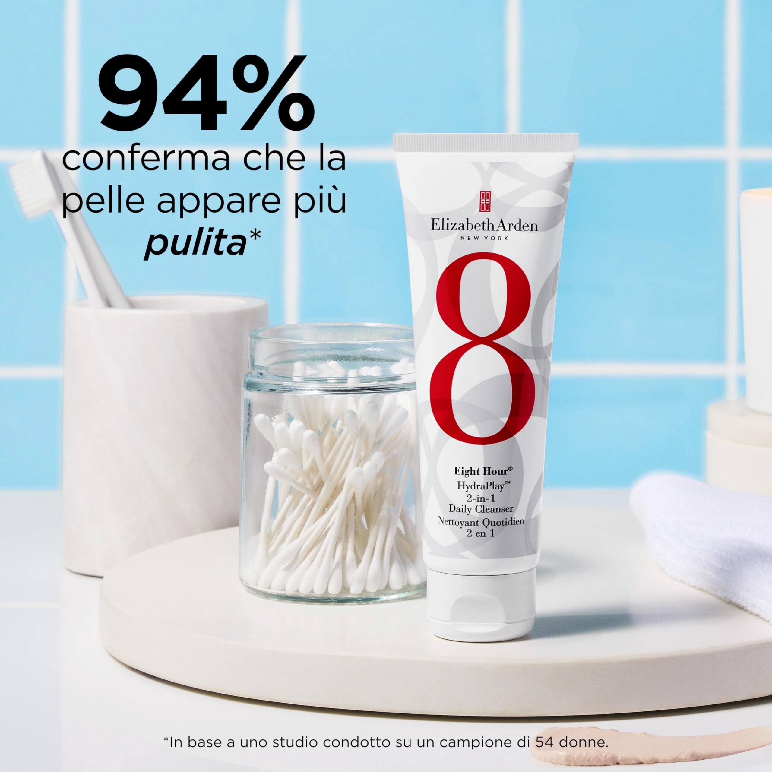 Produkt und Badezimmer-Accessoires. Text: "94% bestätigen, dass die Haut sauberer erscheint".