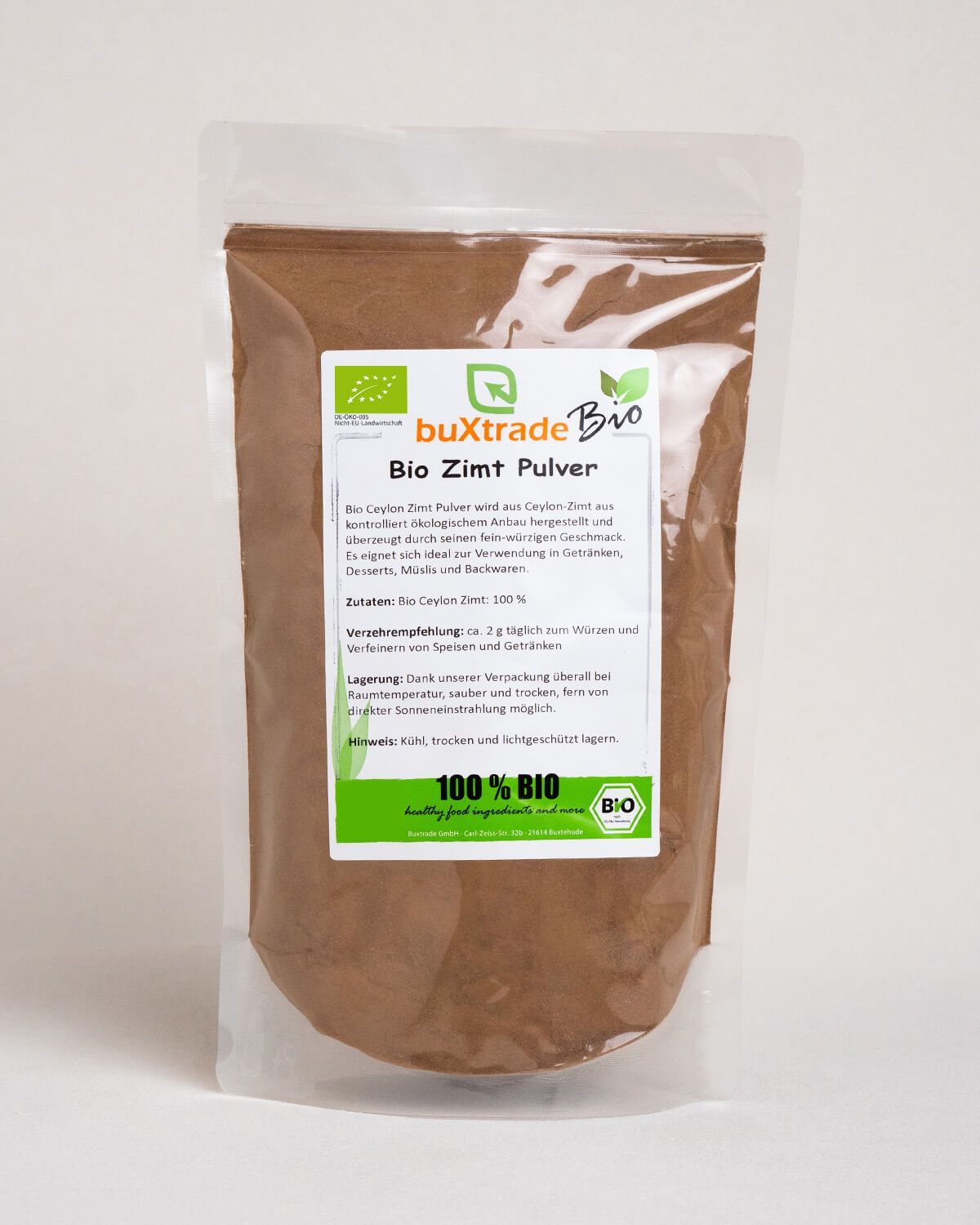Bio Zimt Pulver in einem durchsichtigen Standbodenbeutel mit Etikett. Enthält Bio-Siegel und Produktinformationen.
