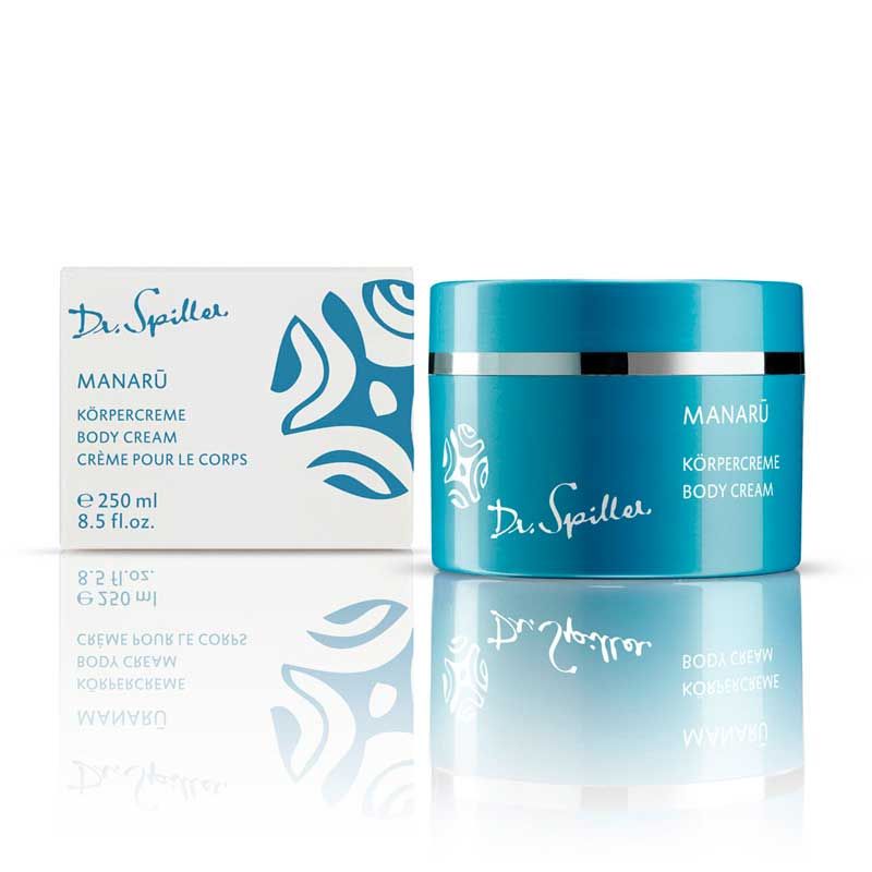 Türkisfarbener Tiegel und Schachtel mit Produktaufdruck. Aufschrift: Dr. Spiller, Manarū Körpercreme, Body Cream, Crème pour le corps.