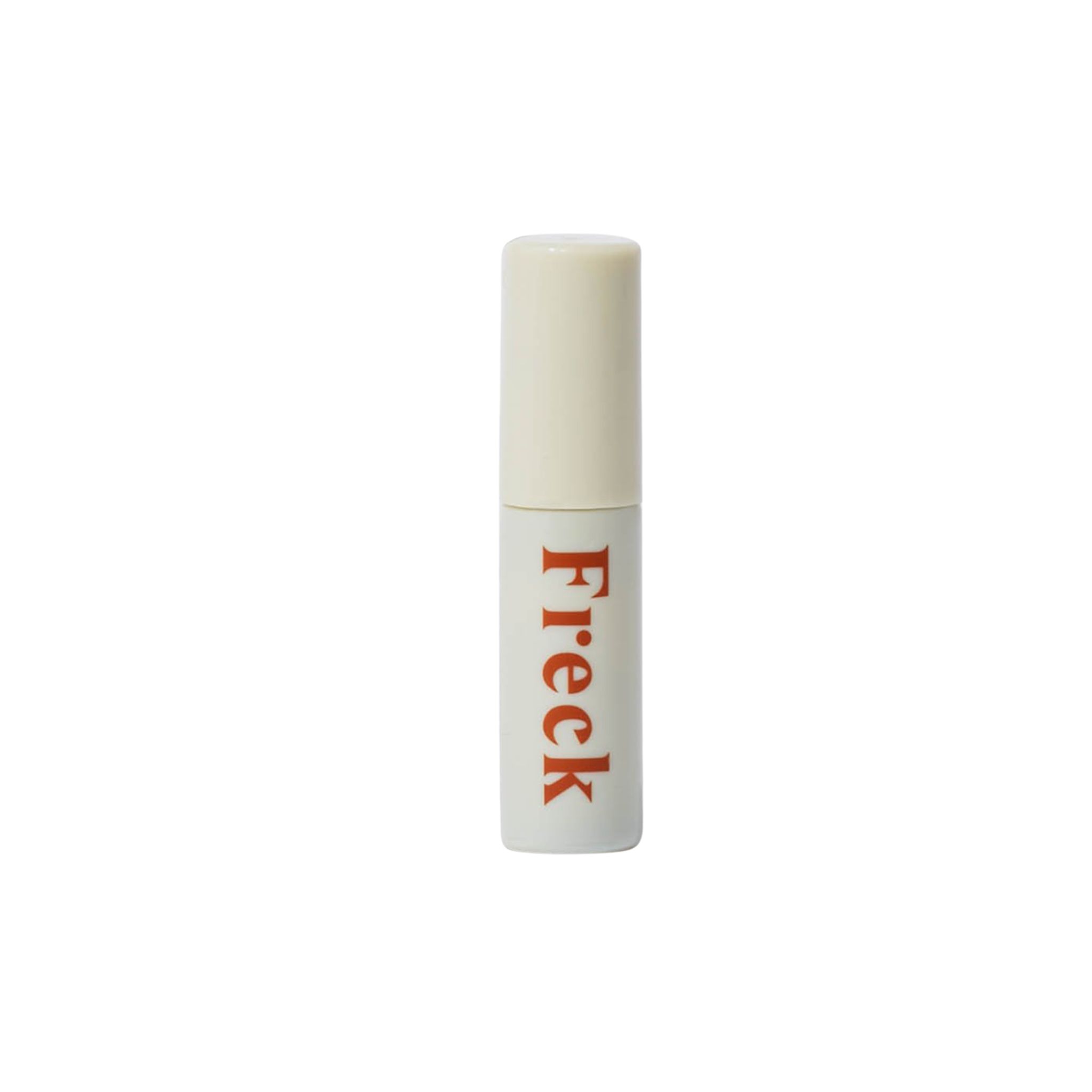 Tubo beige con scritta "Freck" rossa. Tappo bianco. Su sfondo bianco.