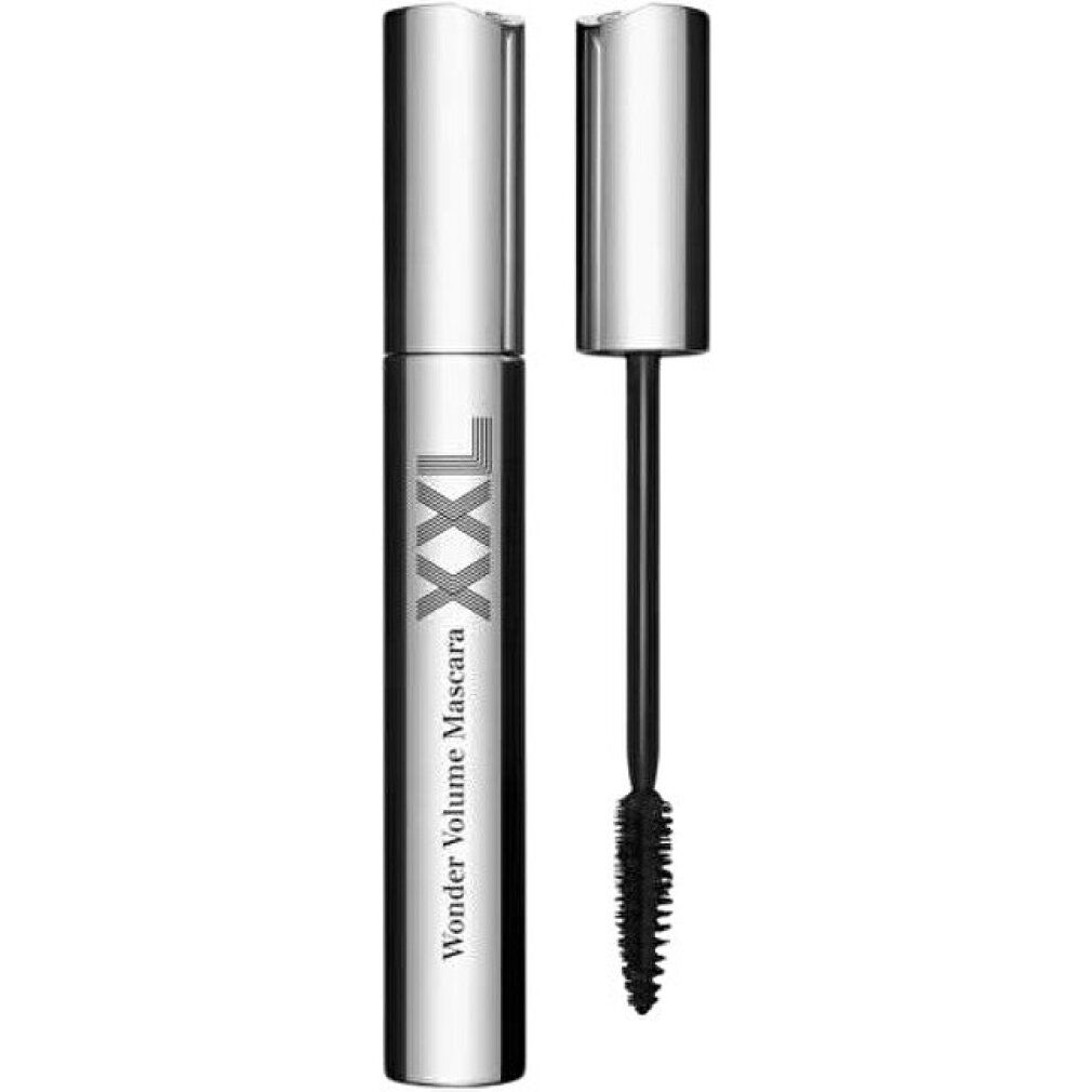 Mascara-Tube mit Bürste. Silberfarbenes Gehäuse mit schwarzer Schrift. XXL-Schriftzug.