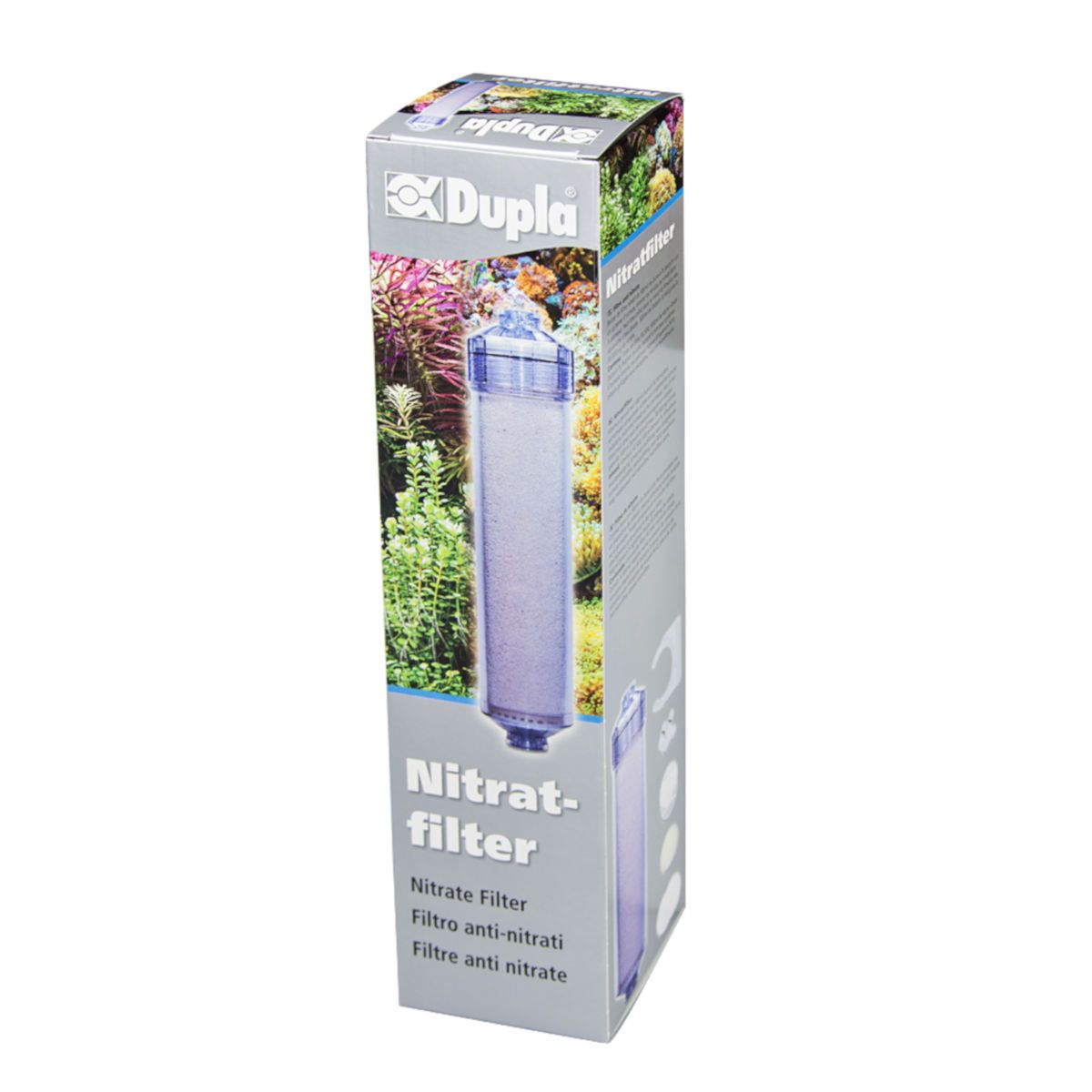 Filter in Verpackung. Aufschrift "Dupla Nitratfilter". Verpackung mit Abbildung von Wasserpflanzen. Filter zylindrisch, transparent.