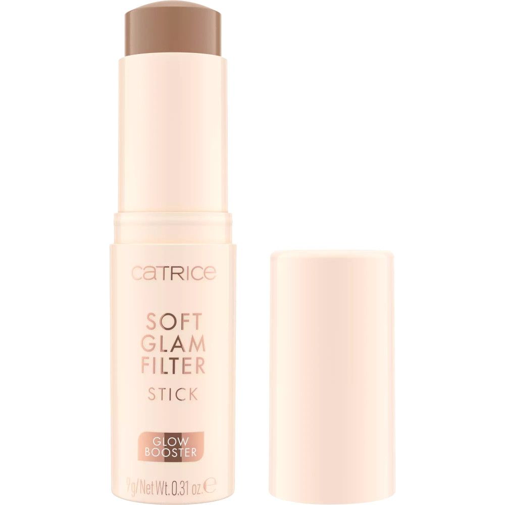 Catrice Soft Glam Filter Stick. Geöffneter Stift mit Deckel daneben. Produktname und Logo sichtbar.