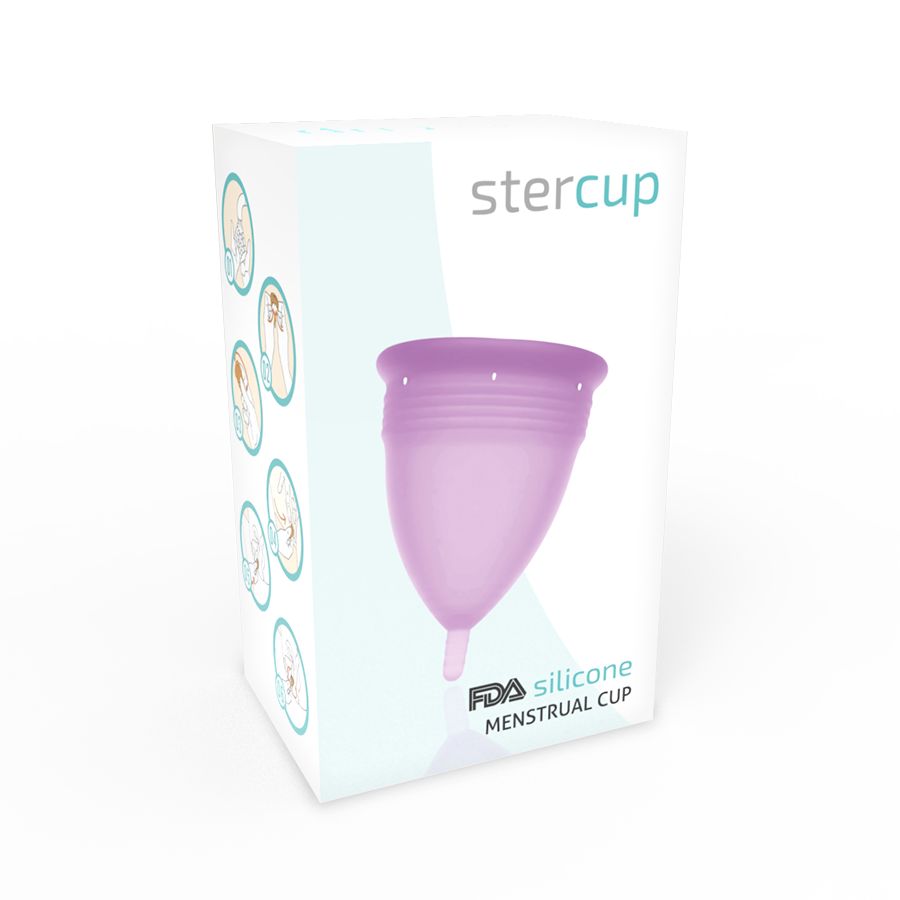 Eine lilafarbene Menstruationstasse neben einer Verpackung. Die Verpackung trägt den Schriftzug "stercup" und "FDA silicone MENSTRUAL CUP".