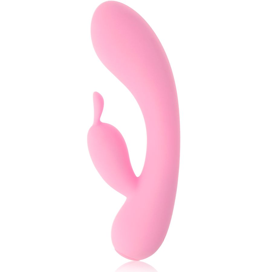 Rosa Vibrator mit gebogener Form und einem rabbit-ähnlichen Element. Glatte Oberfläche, auf weißem Hintergrund.