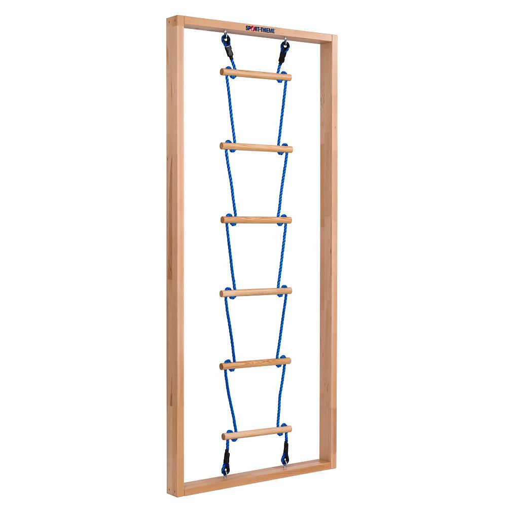 Turnwand-Einzelelement mit Strickleiter. Holzrahmen, blaue Seile, Holzsprossen. Oben: Sport-Thieme Logo. Hängevorrichtung.