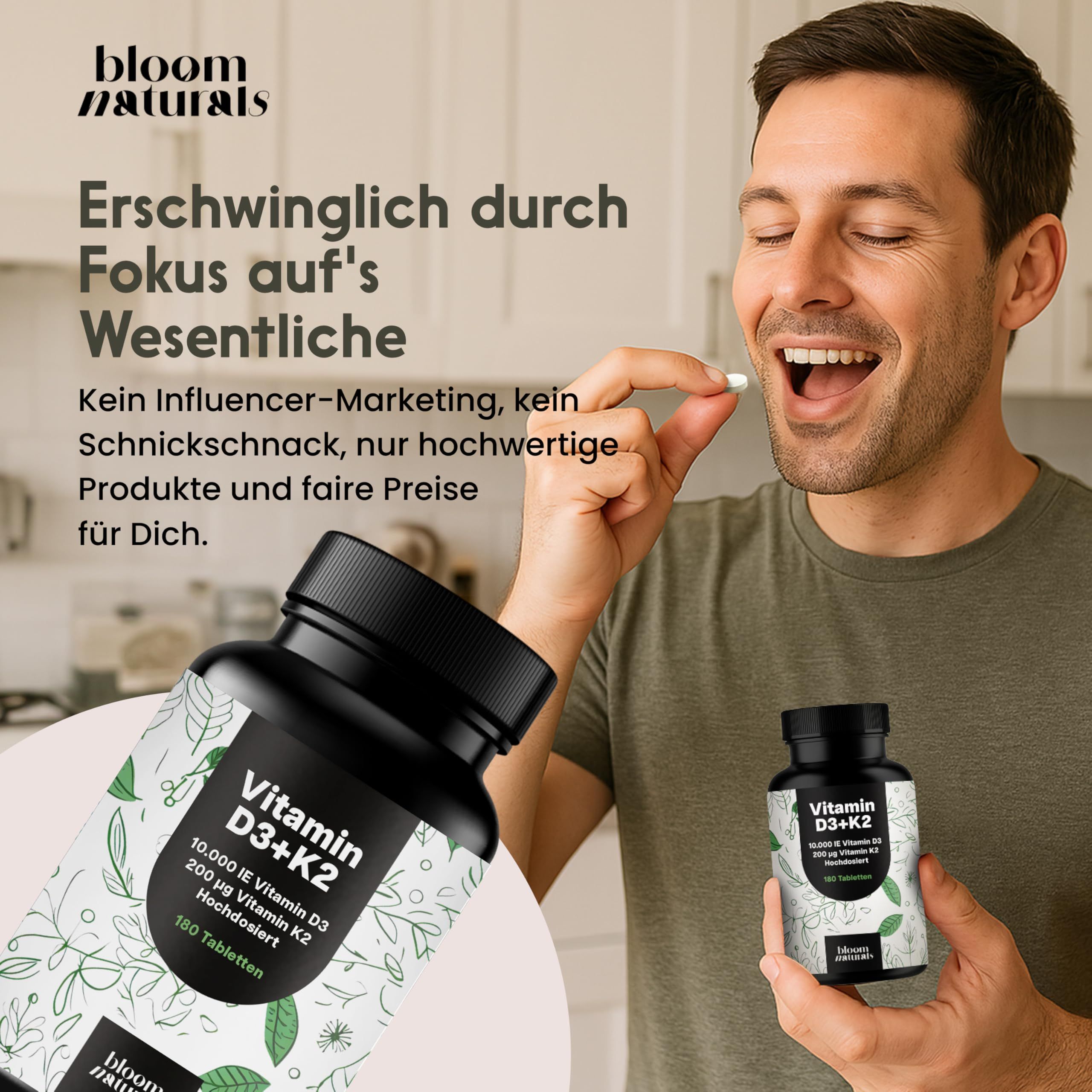 Ein Mann nimmt eine Tablette. Text: Erschwinglich durch Fokus auf's Wesentliche. Flaschen: Vitamin D3+K2, 10.000 IE D3, 200 µg K2, 180 Tabletten. Marke: bloom naturals.