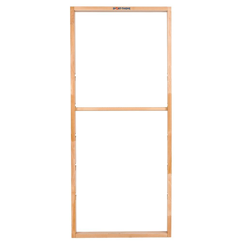 Rechteckiger Holzrahmen mit einer horizontalen Holzstange in der Mitte. Oben Schriftzug Sport-Thieme.