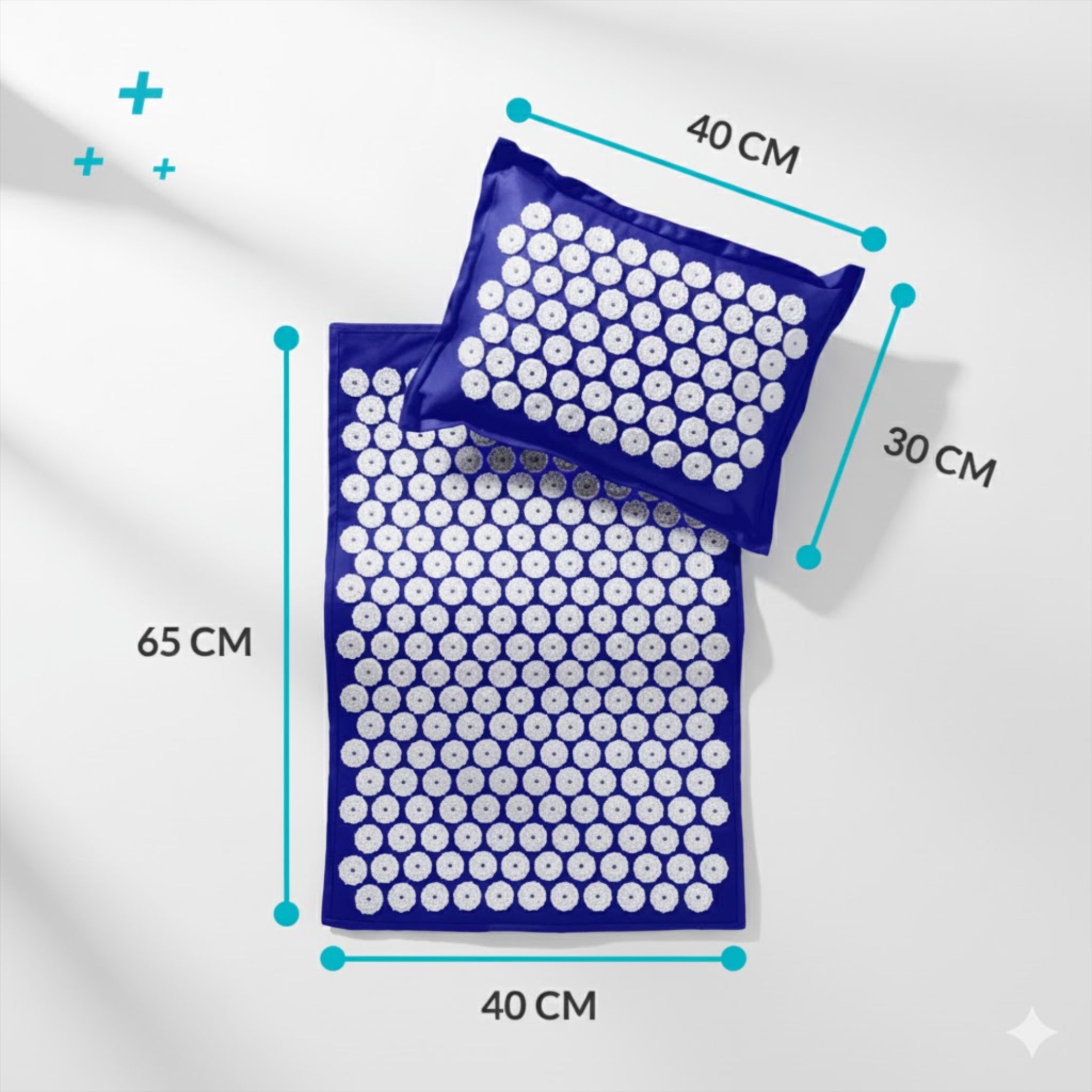 Blaues Akupressur-Set mit Matte und Kissen. Matte: 65x40 cm. Kissen: 30x40 cm. Weiße Noppen. Blaue Umrandung. Maße mit blauen Linien.