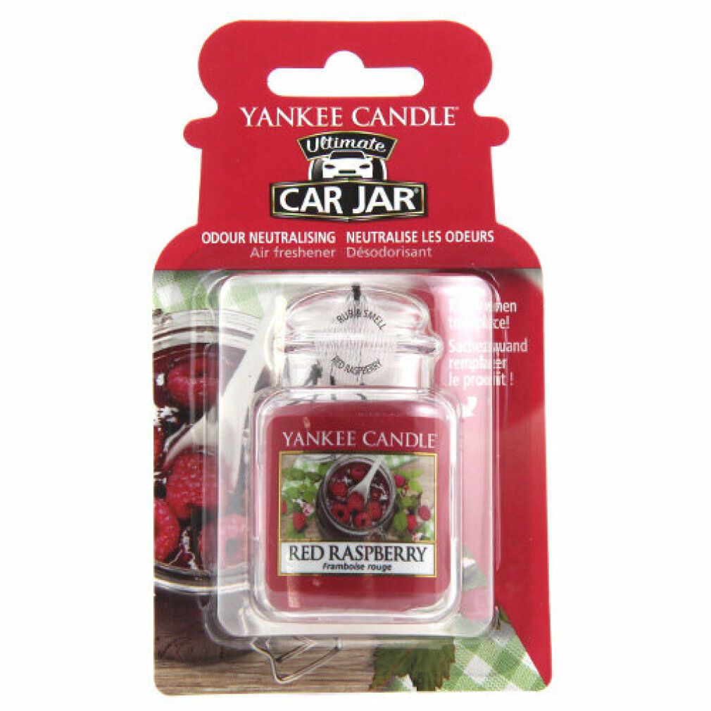 Roter Himbeere Ultimate Car Jar. Rotes Glas mit Deckel, Etikett mit Himbeeren. Verpackung mit Aufhängeloch. Text: Yankee Candle, Red Raspberry.