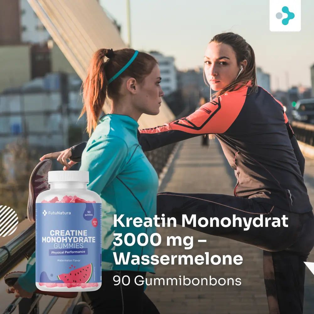 Flasche Kreatin Monohydrat Gummibonbons neben zwei Frauen beim Sport.