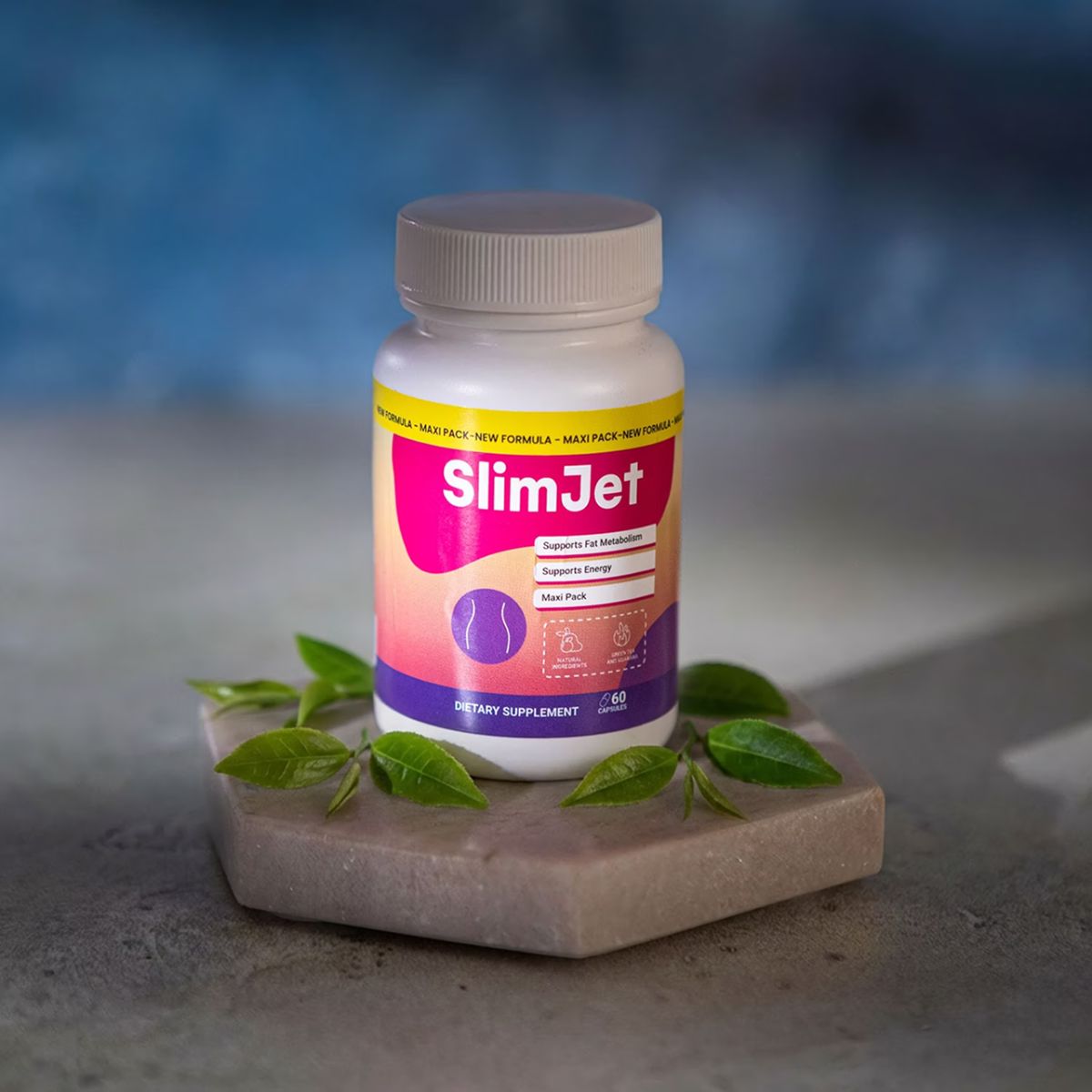 Weißes Pillenbehälter mit rosa Etikett. Aufschrift SlimJet, unterstützt den Fettstoffwechsel, Energie und Maxi-Packung. 60 Kapseln.