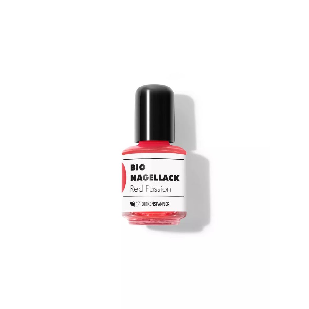 Roter Nagellackflakon mit schwarzem Deckel. Etikett mit "BIO Nagellack Red Passion" und Logo.