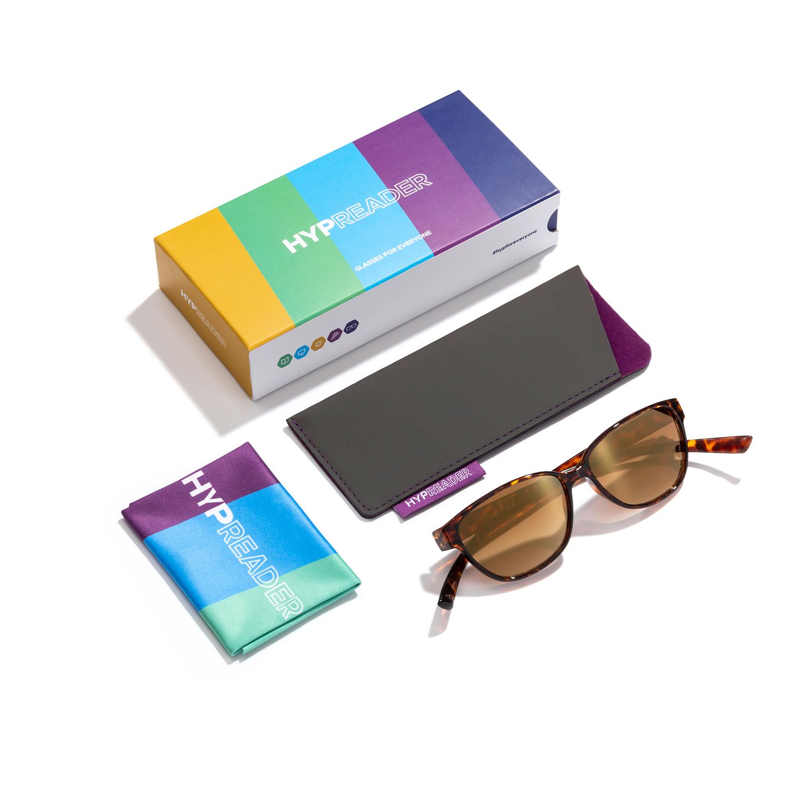 Sonnenbrille, Etui, Putztuch und Verpackung. Verpackung mit HYPREADER-Logo. Auf weißem Hintergrund.