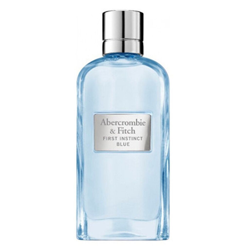 Hellblaues Parfümflakon mit silbernem Verschluss. Aufschrift: Abercrombie & Fitch, First Instinct Blue.