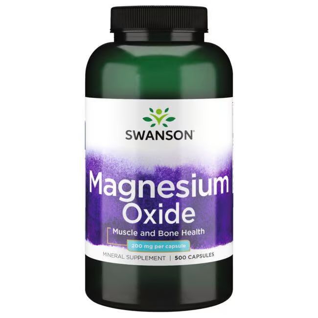 Grüne Flasche mit schwarzem Deckel. Etikett mit "SWANSON", "Magnesium Oxide", "200 mg per capsule" und "500 Capsules".