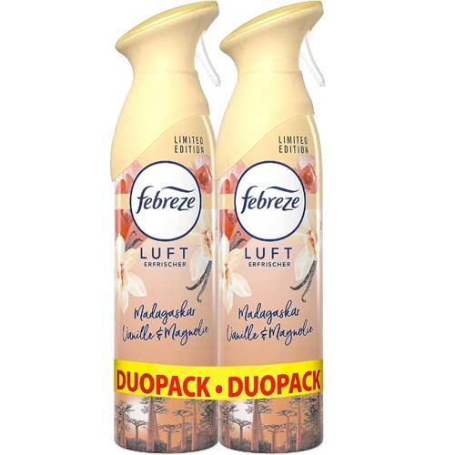 Zwei Sprühflaschen. Aufschrift: Febreze Luft Erfrischer, Madagaska Vanille & Magnolie. DuoPack.