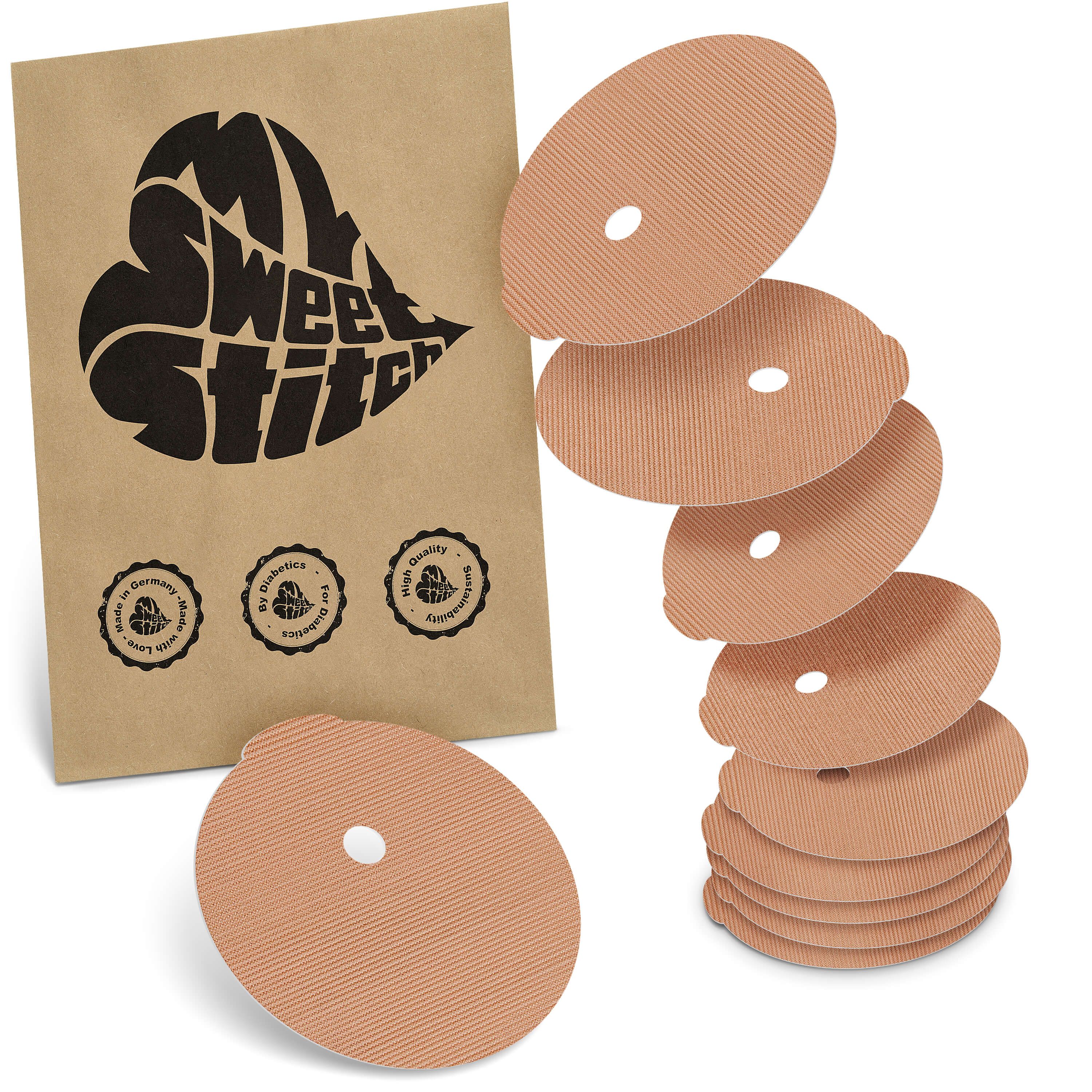 Braune Verpackung mit MySweetStitch Logo. Mehrere hautfarbene Patches mit Loch. Aufdrucke: Made in Germany, by Germany, with Quality.