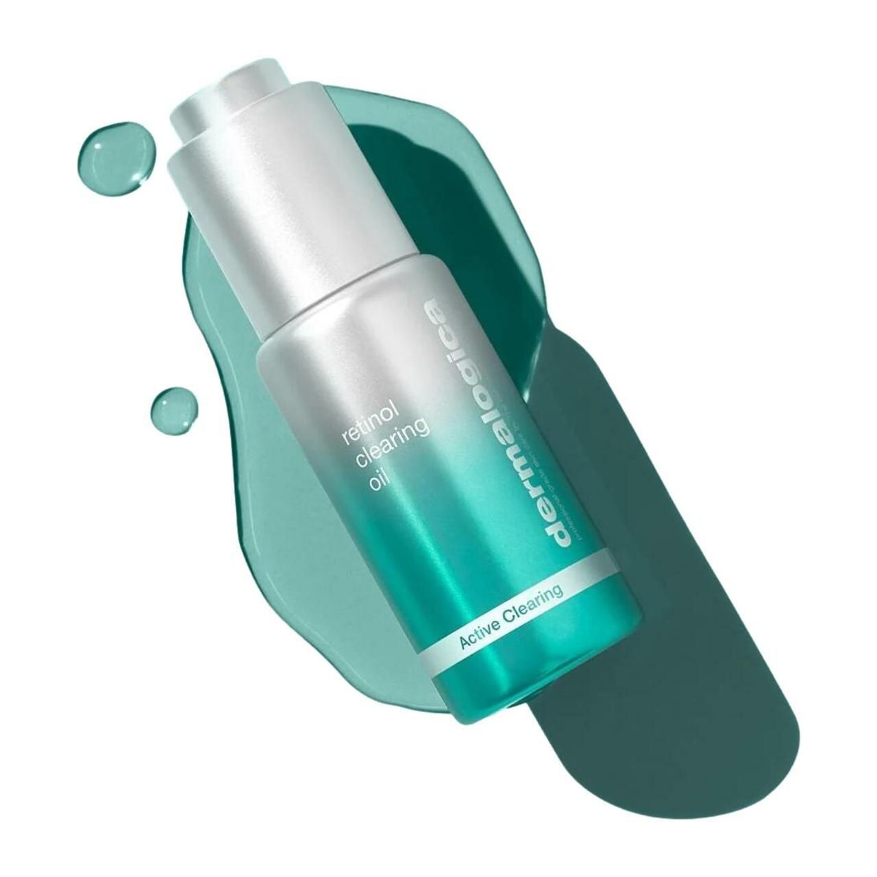 Flakon mit grün-blauem Öl. Aufschrift: Dermalogica, Retinol Clearing Oil, Active Clearing. Auf einer grünen Flüssigkeit.
