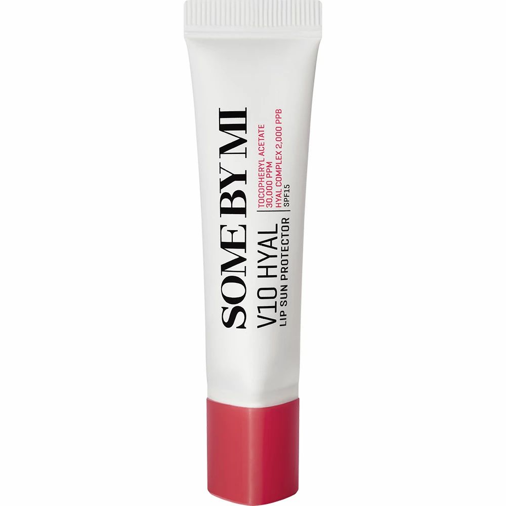 Weißer Lippenbalsam-Tuben mit rotem Boden. Aufgedruckt: SOME BY MI V10 HYAL LIP SUN PROTECTOR SPF15.