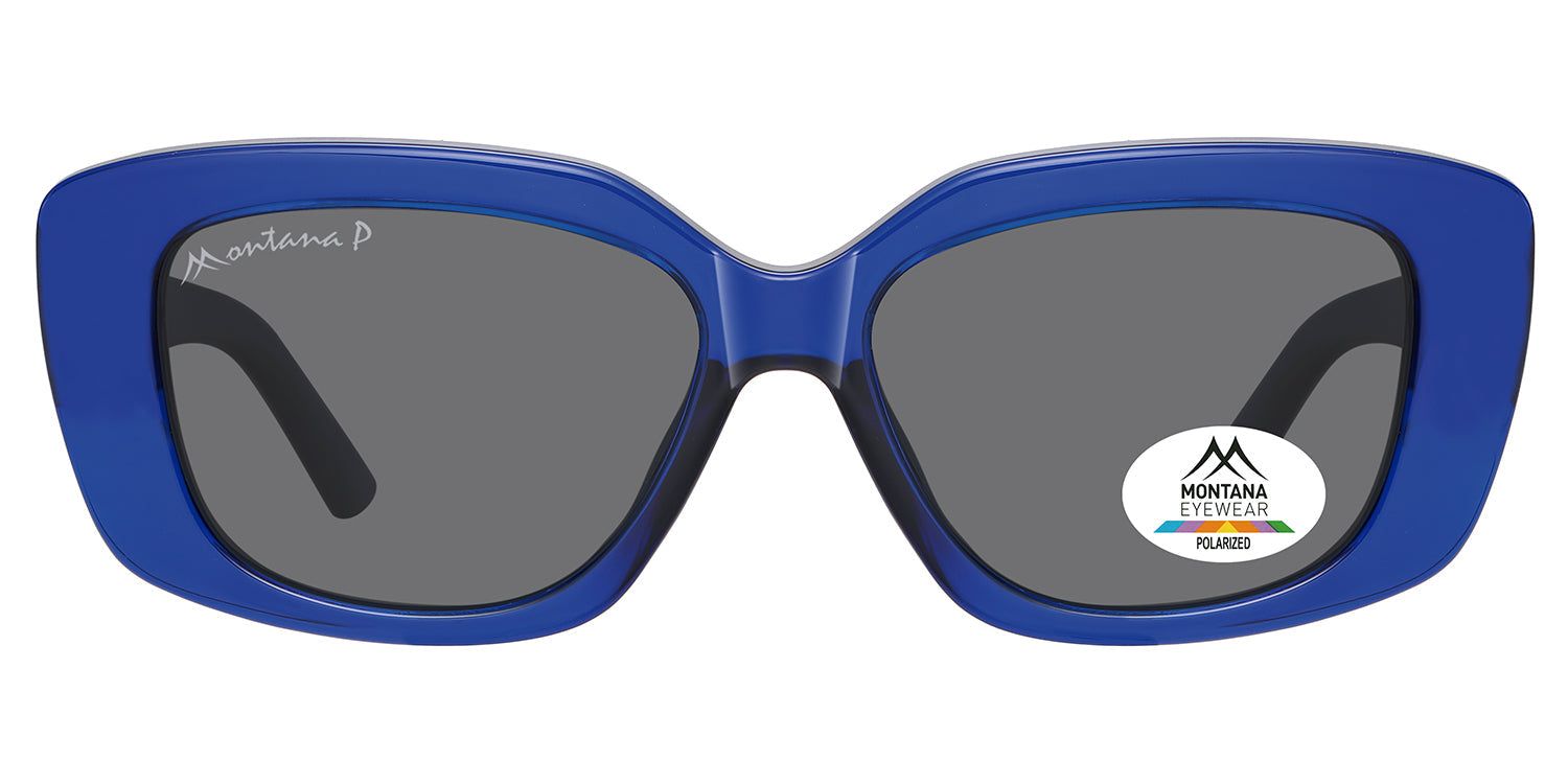 Blaue Sonnenbrille mit grauen Gläsern. Auf dem rechten Glas befindet sich ein Aufkleber mit dem Logo von Montana Eyewear. Der Rahmen hat eine eckige Form.