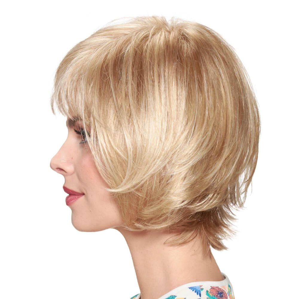 Blonde Perücke mit kurzem, gewelltem Schnitt. Seitenansicht.