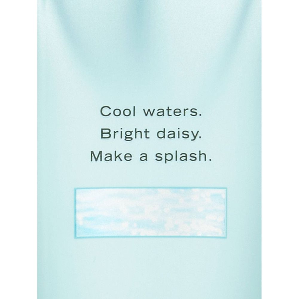 Hellblauer Hintergrund mit Text: Cool waters. Bright daisy. Make a splash. Rechteckiger Rahmen.