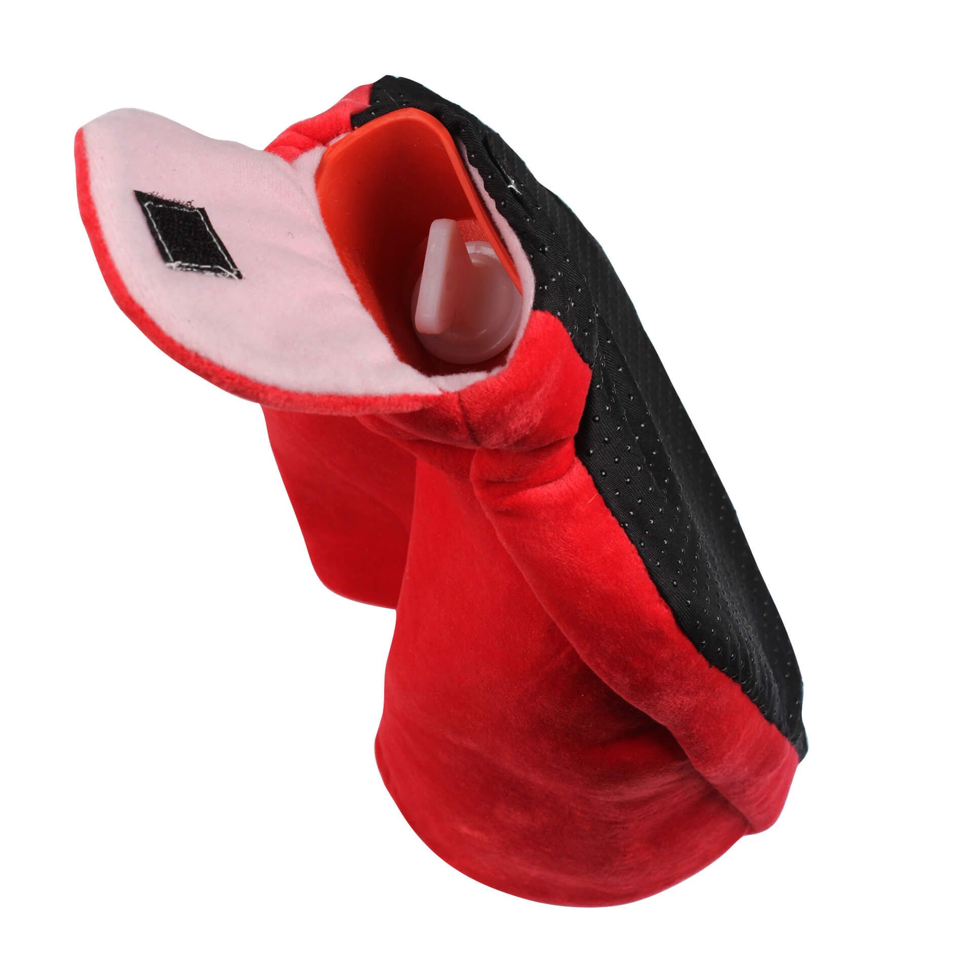 Roter Fleece-Fußwärmer, Innenseite. Schwarzer Boden, Öffnung für Wärmflasche. Klettverschluss.