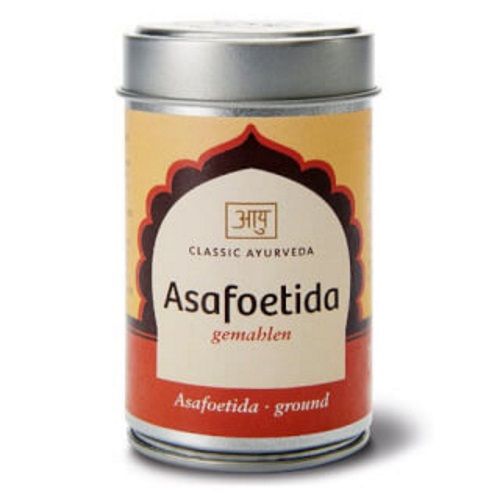 Zylindrische Dose mit Asafoetida Gewürzmischung. Etikett mit Produktnamen, Classic Ayurveda Logo. Metallverschluss.