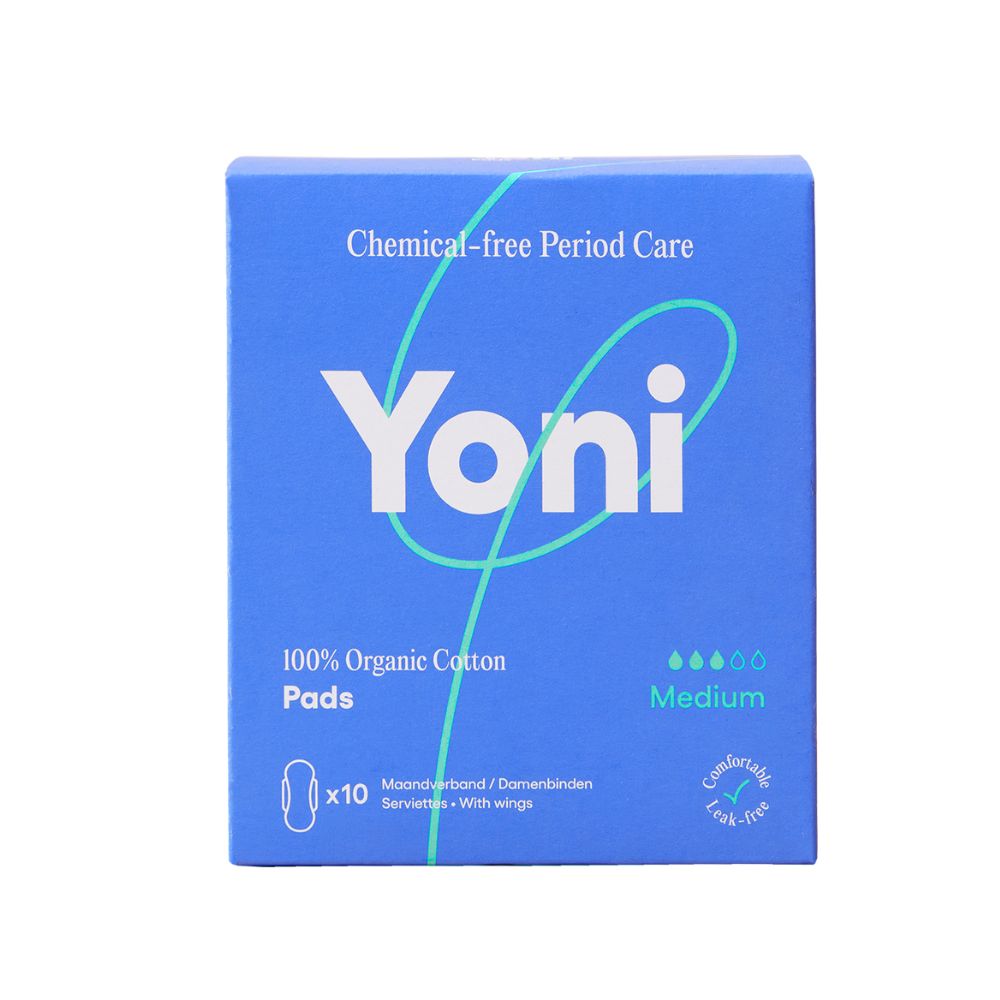 Blaue Schachtel mit Yoni-Logo. Aufschrift: Chemical-free Period Care, 100% Organic Cotton Pads, Medium.