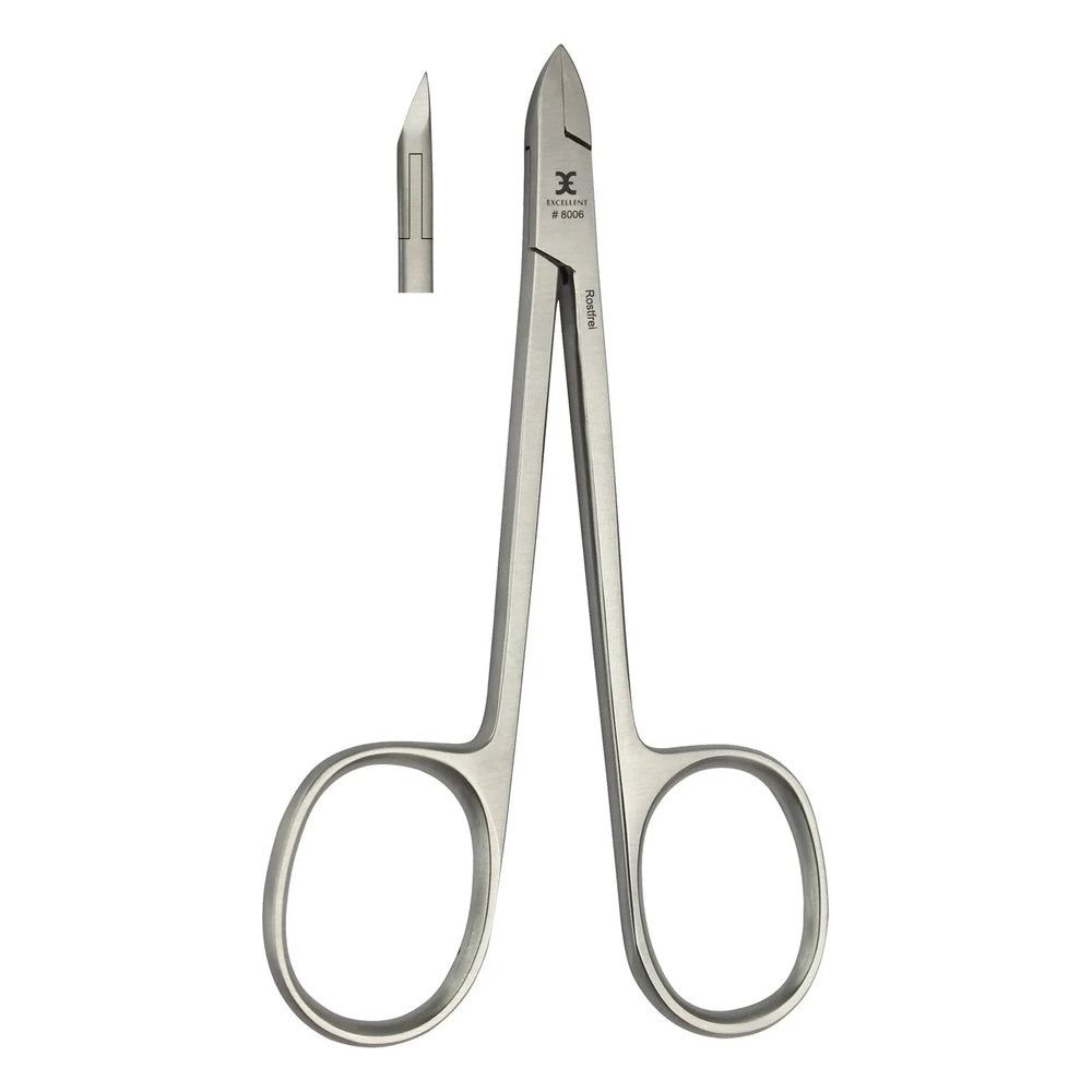 Nagelhautzange mit gerader Schneide und Scherengriff. Edelstahl. Zusätzliche Nahaufnahme der Schneide.