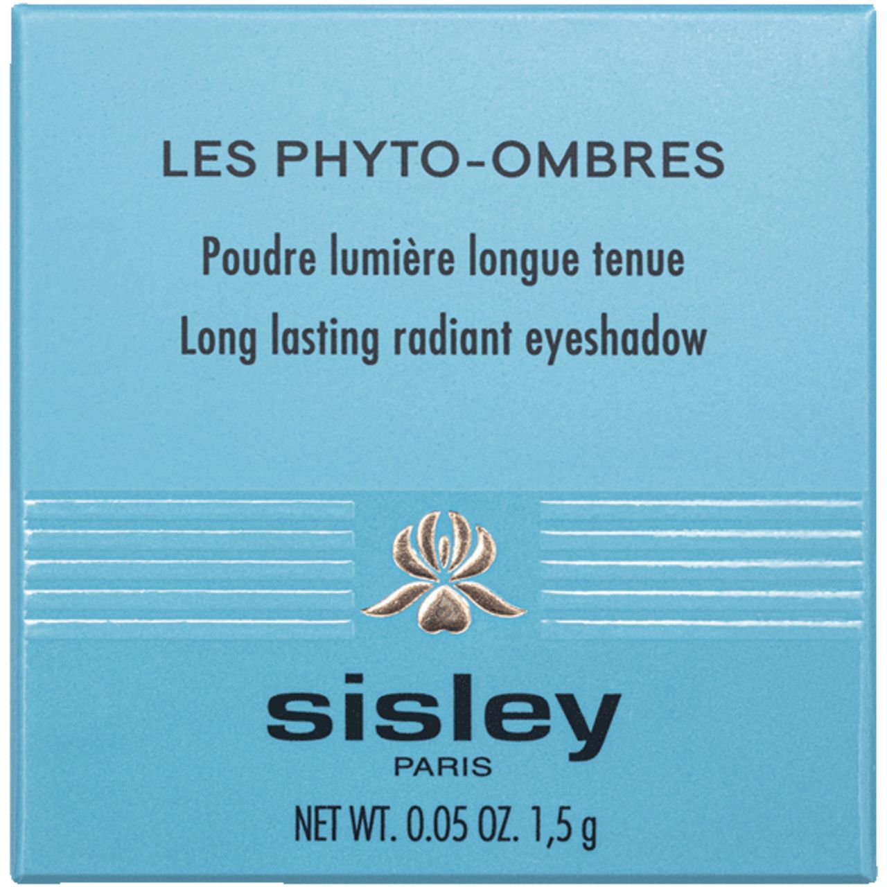 Quadratische, hellblaue Sisley-Verpackung mit Text: Les Phyto-Ombres, Poudre lumière longue tenue, Sisley Paris, 1,5 g.