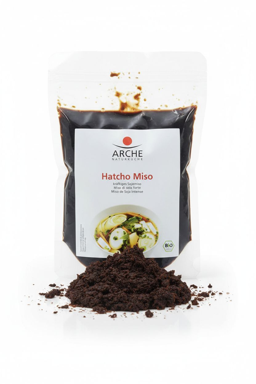 Arche Hatcho Miso Paste neben einem Beutel. BIO-Siegel auf dem Etikett.