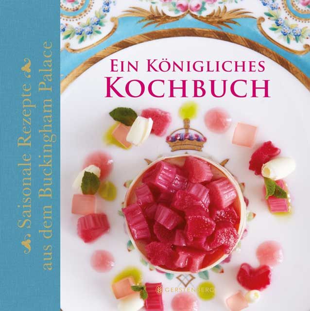 Kochbuch mit dem Titel "Ein Königliches Kochbuch". Auf einem Teller angerichtete Speisen, darunter Rhabarberstücke.