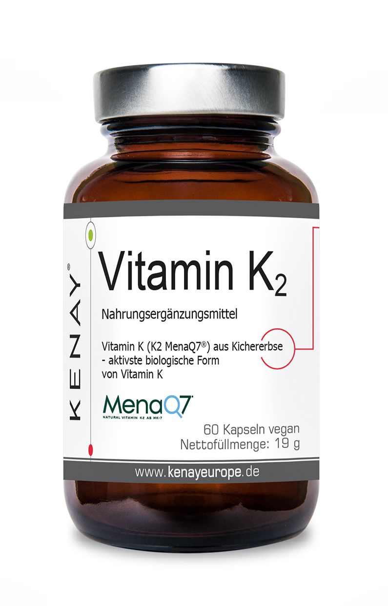 Braune Glasflasche mit weißem Etikett. Aufschrift: Vitamin K2, Nahrungsergänzungsmittel, 60 Kapseln vegan. Marke: KENAY, MenaQ7.