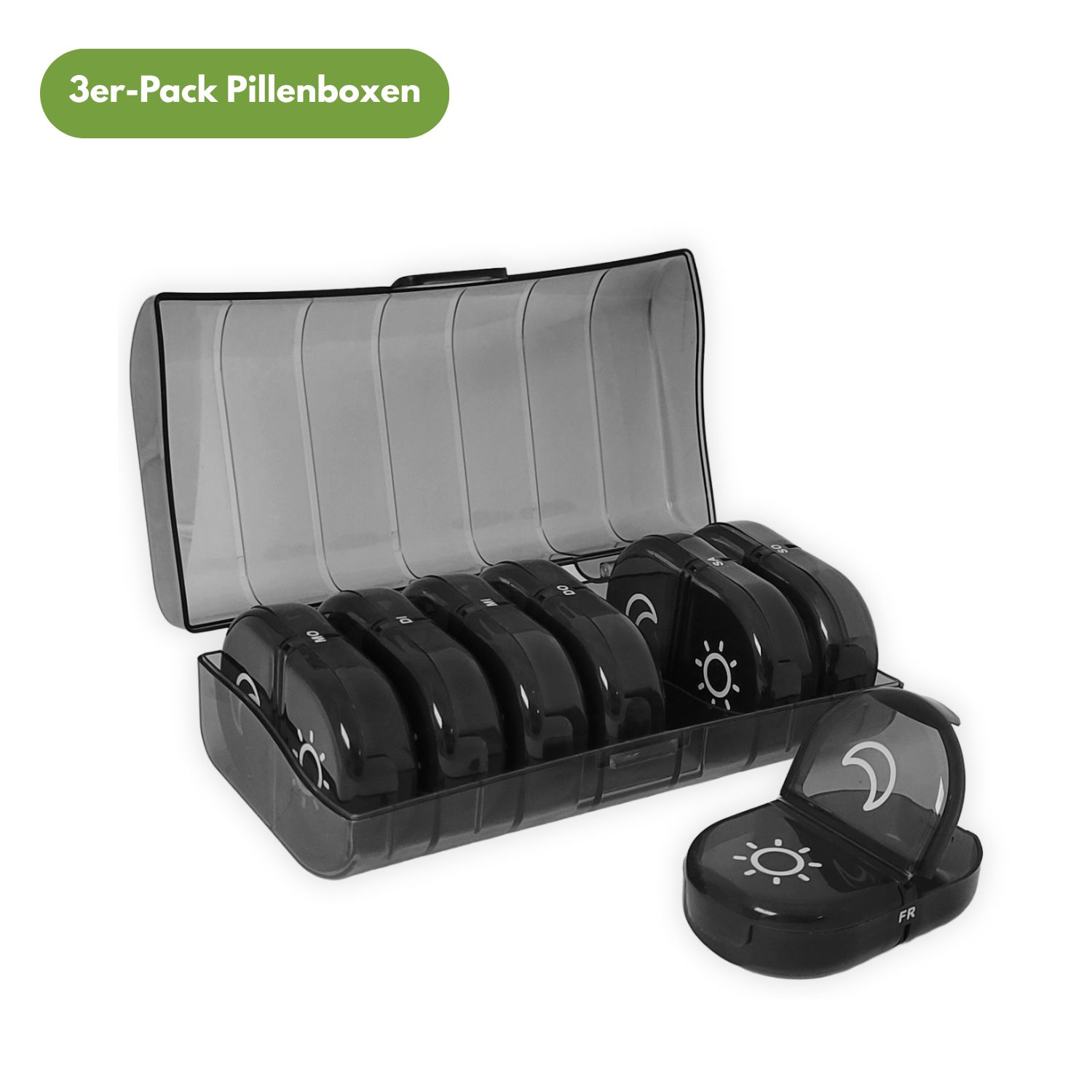 Tablettenbox, 3er-Pack. Schwarze, transparente Box mit 7 separaten Tagesfächern. Ein Fach geöffnet.