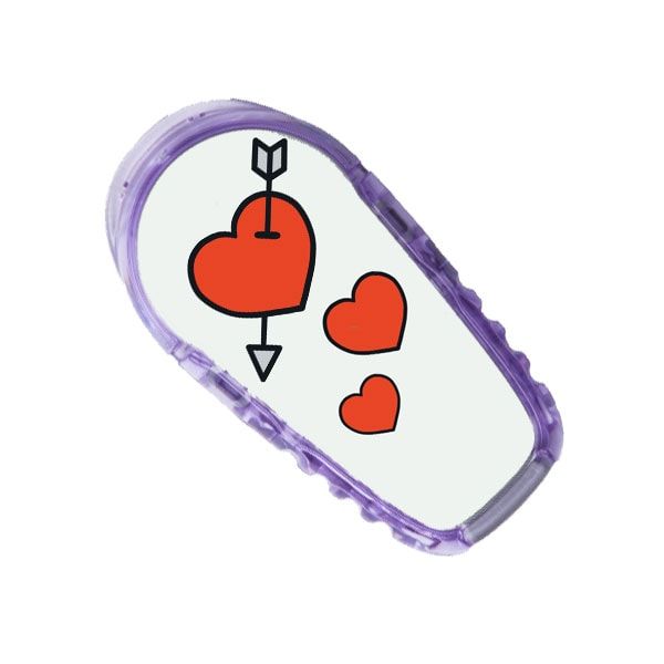 Aufkleber mit Herzen und Pfeil. Lila Umrandung.
