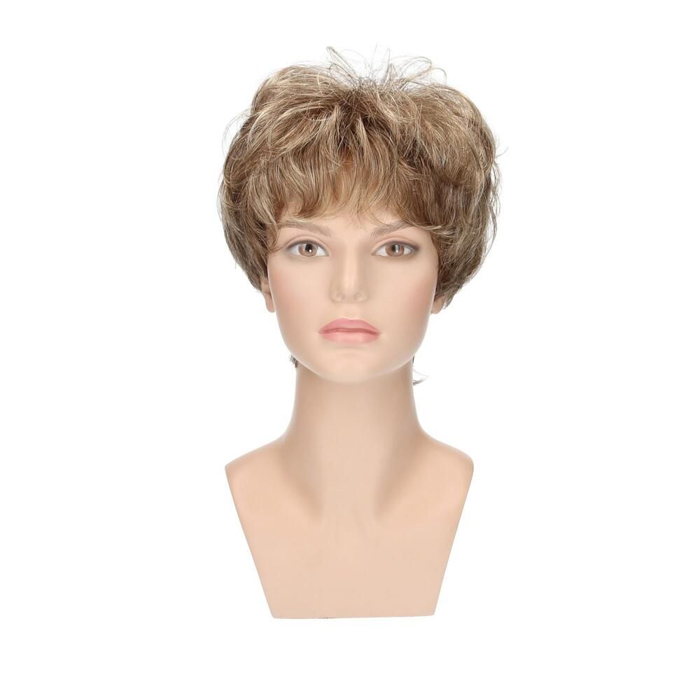 Perücke Cora von Lofty auf einem Schaufensterkopf. Kurze, gewellte Haare in Blond- und Brauntönen. Frontale Ansicht.