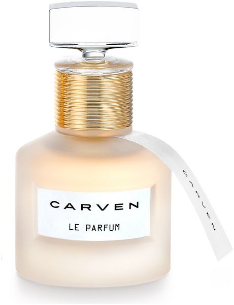 Carven Le Parfum Eau de Parfum Flakon mit goldenem Kragen und weißem Etikett.