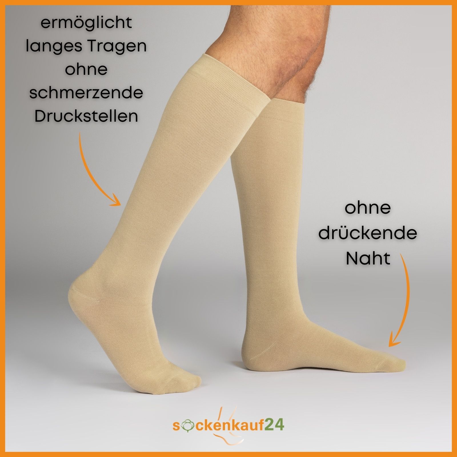 Mann trägt beige Kompressionsstrümpfe. Pfeile zeigen auf Funktionen: langes Tragen ohne Druckstellen, ohne drückende Naht.