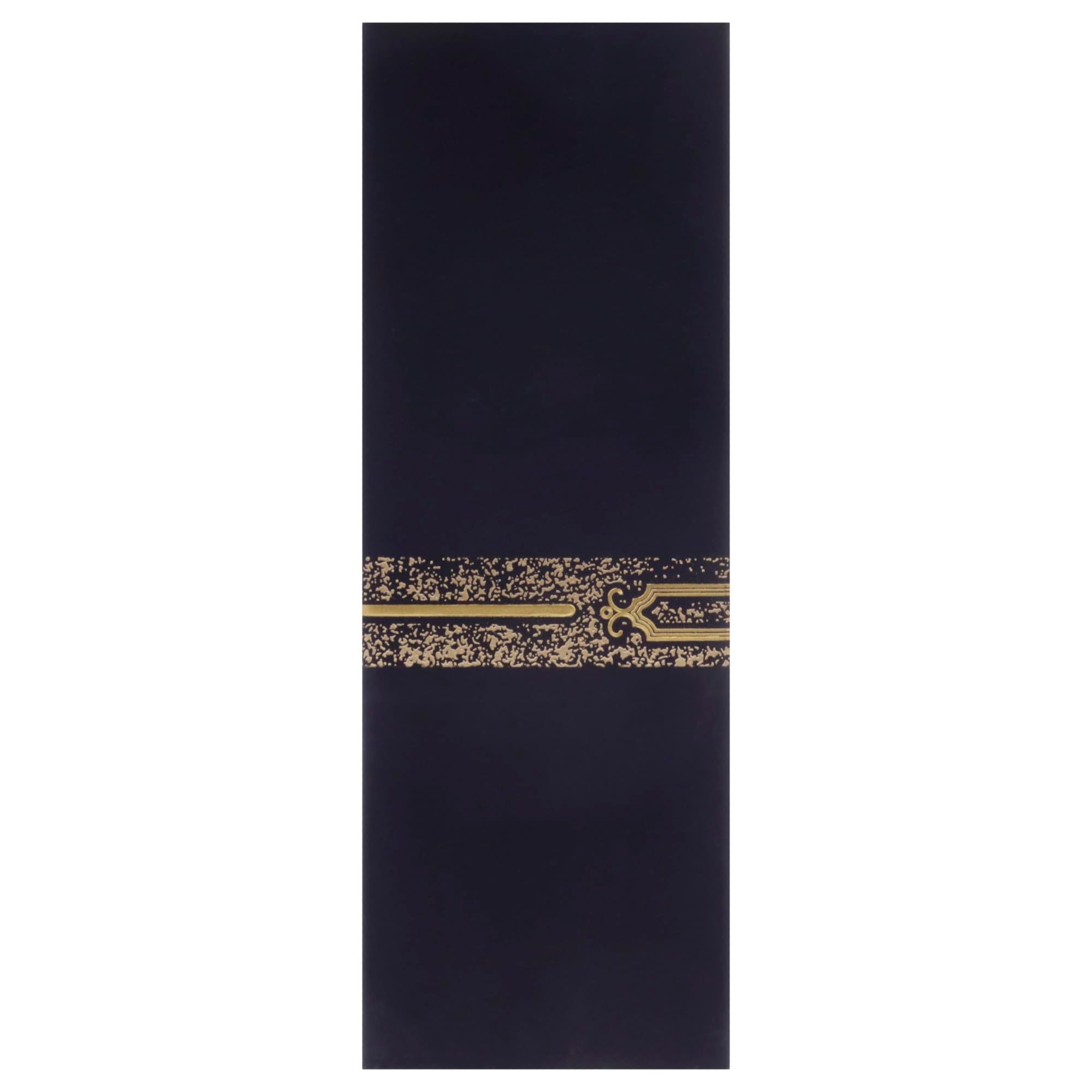 Schwarze Verpackung mit goldenem Streifen. Produktname: Qaed al Fursan.