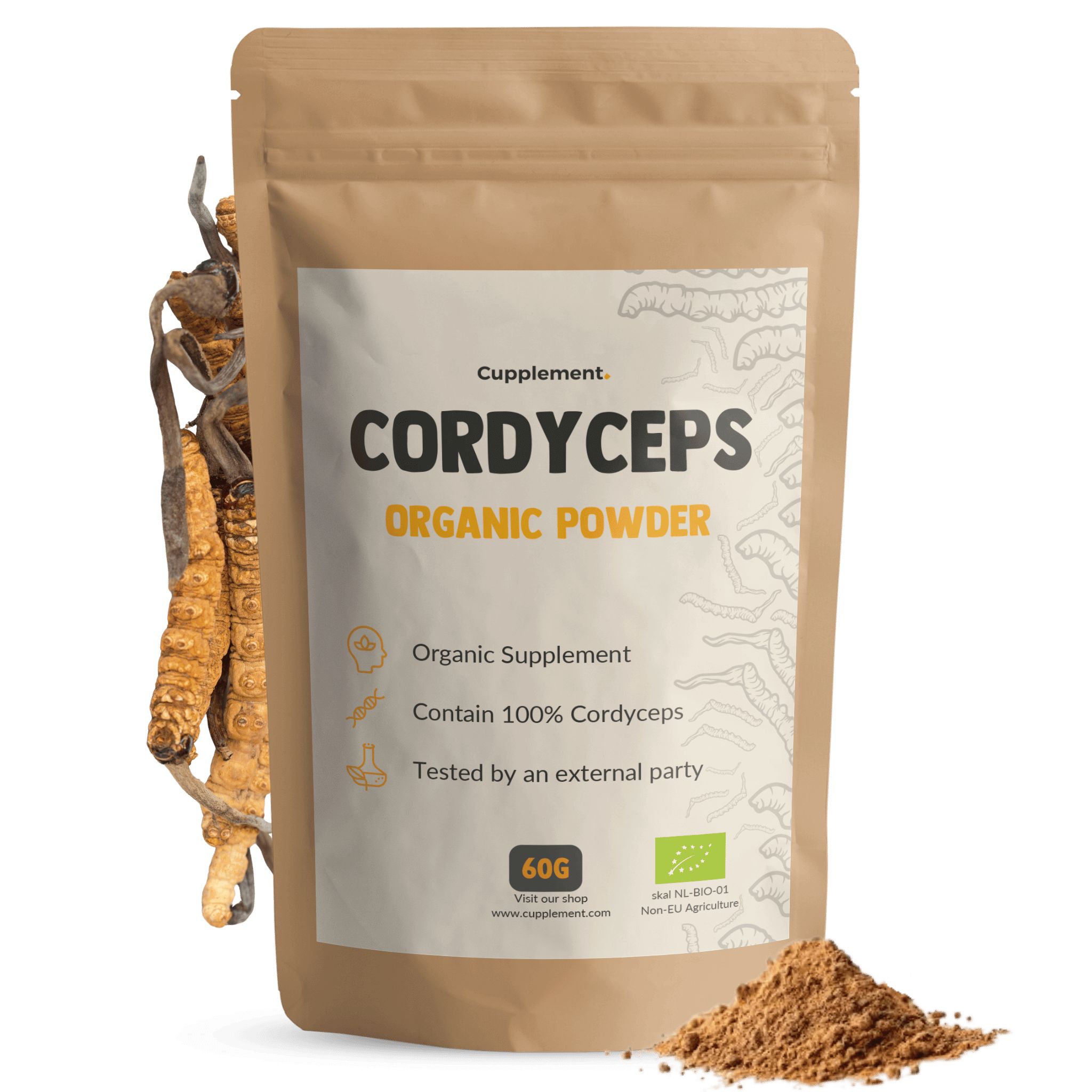 Beutel mit Cordyceps-Pulver. Braune Verpackung mit Produktinformationen und Bio-Siegel. Cordyceps-Pilze daneben.