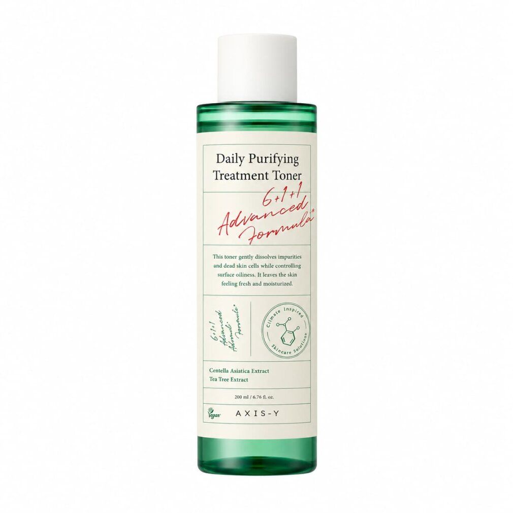 AXIS-Y Daily Purifying Treatment Toner Flasche, isoliert auf weißem Hintergrund.