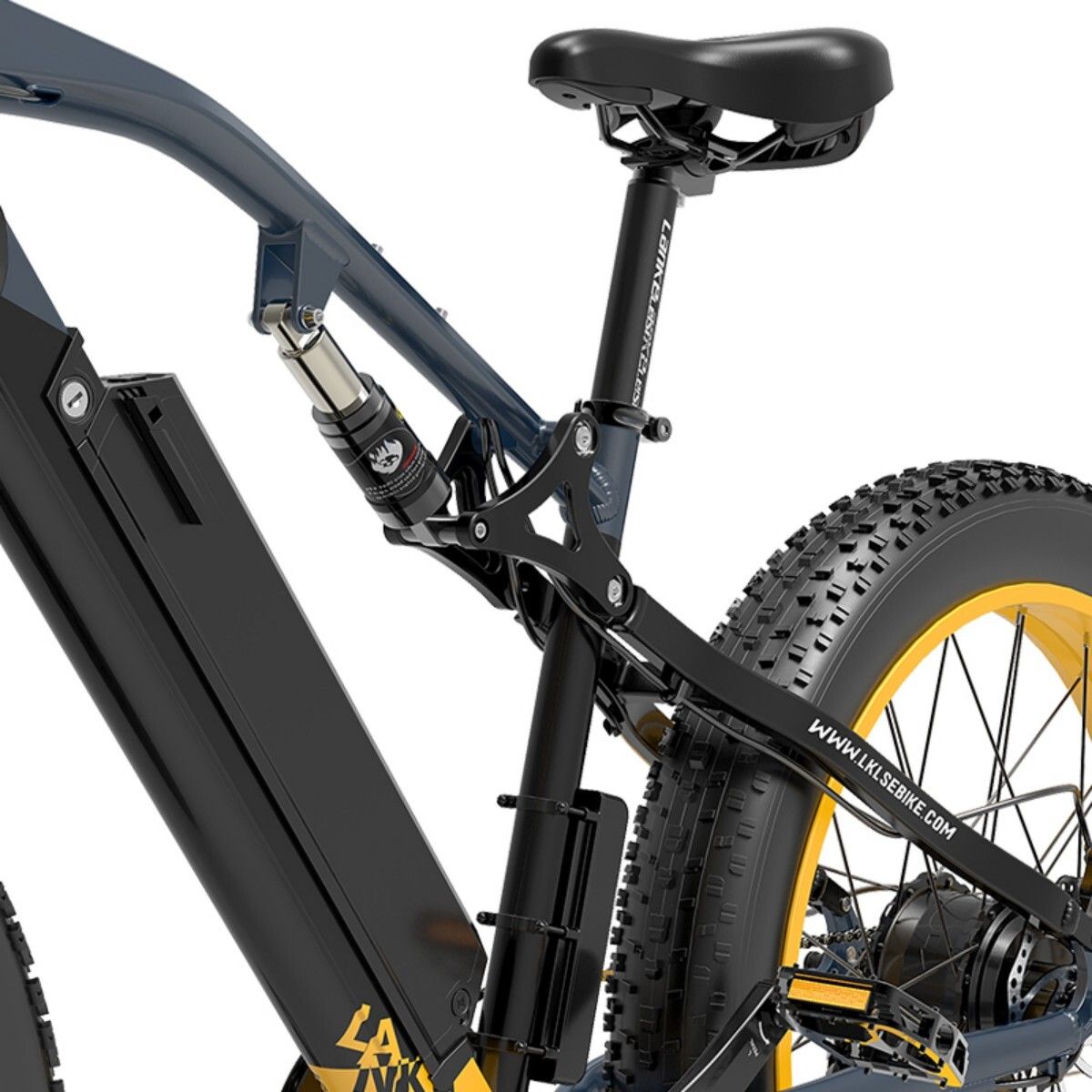 Detail des E-Bike-Rahmens. Schwarzer Rahmen, Stoßdämpfer, Sattelstütze. Website-Adresse auf dem Rahmen.